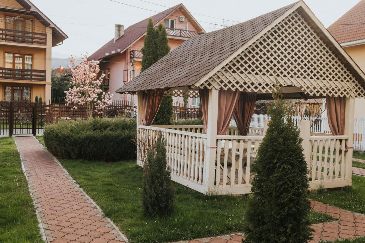 Hotel У Оксани Solochyn Esterno foto